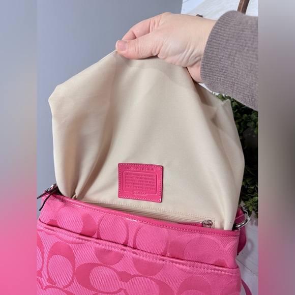 Coach Pink Signature C Nylon Crossbody Bag Rare Clear Daisy Flower Charm Hangtag - Picture 15 of 16